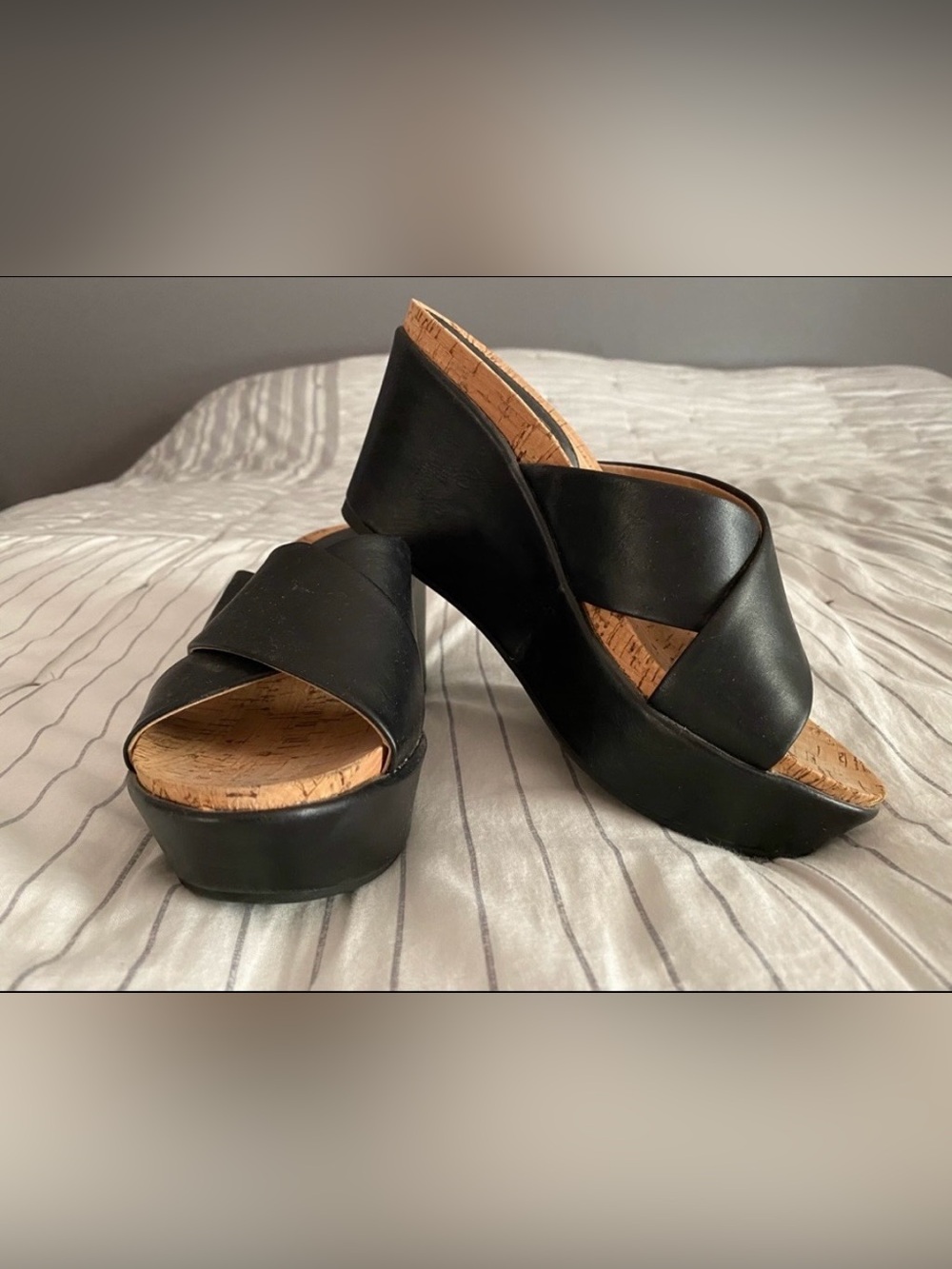 🖤NWOT-Women’s Report Black Wedge Mules🖤